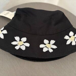 MADDEN GIRL Women's Black Bucket Hat Daisies Flowers O/S $38 NWT